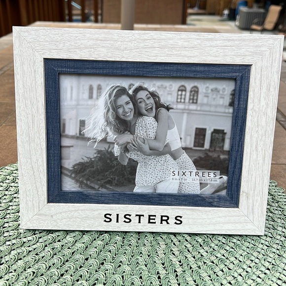 New never used beautiful 5” x 7” SISTERS photo frame. Natural composite wood. - Picture 2 of 5